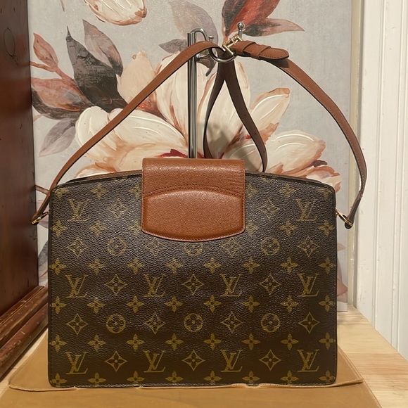 Louis Vuitton Monogram Courcelle Bag - Picture 2 of 15